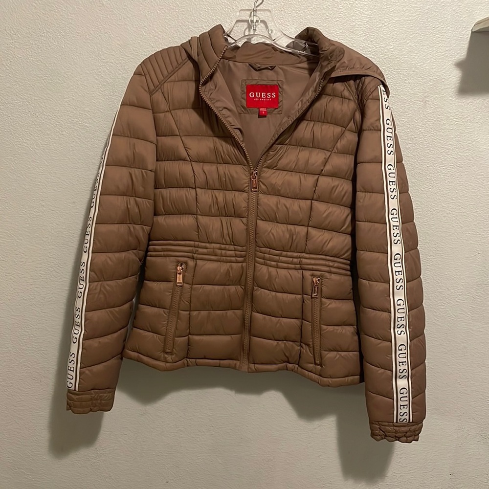Guess Puffer Jacket in Size Small 👛